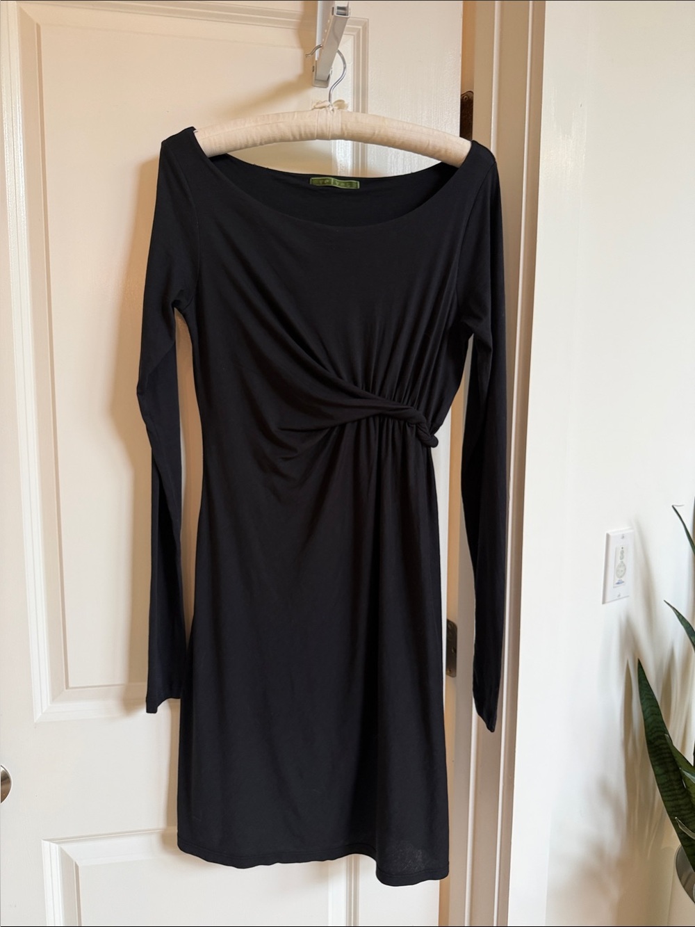 Velvet by Graham & Spencer Black Long-Sleeve Twist Detail Dress